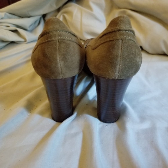 Suede heels with leather buckles - Picture 4 of 7